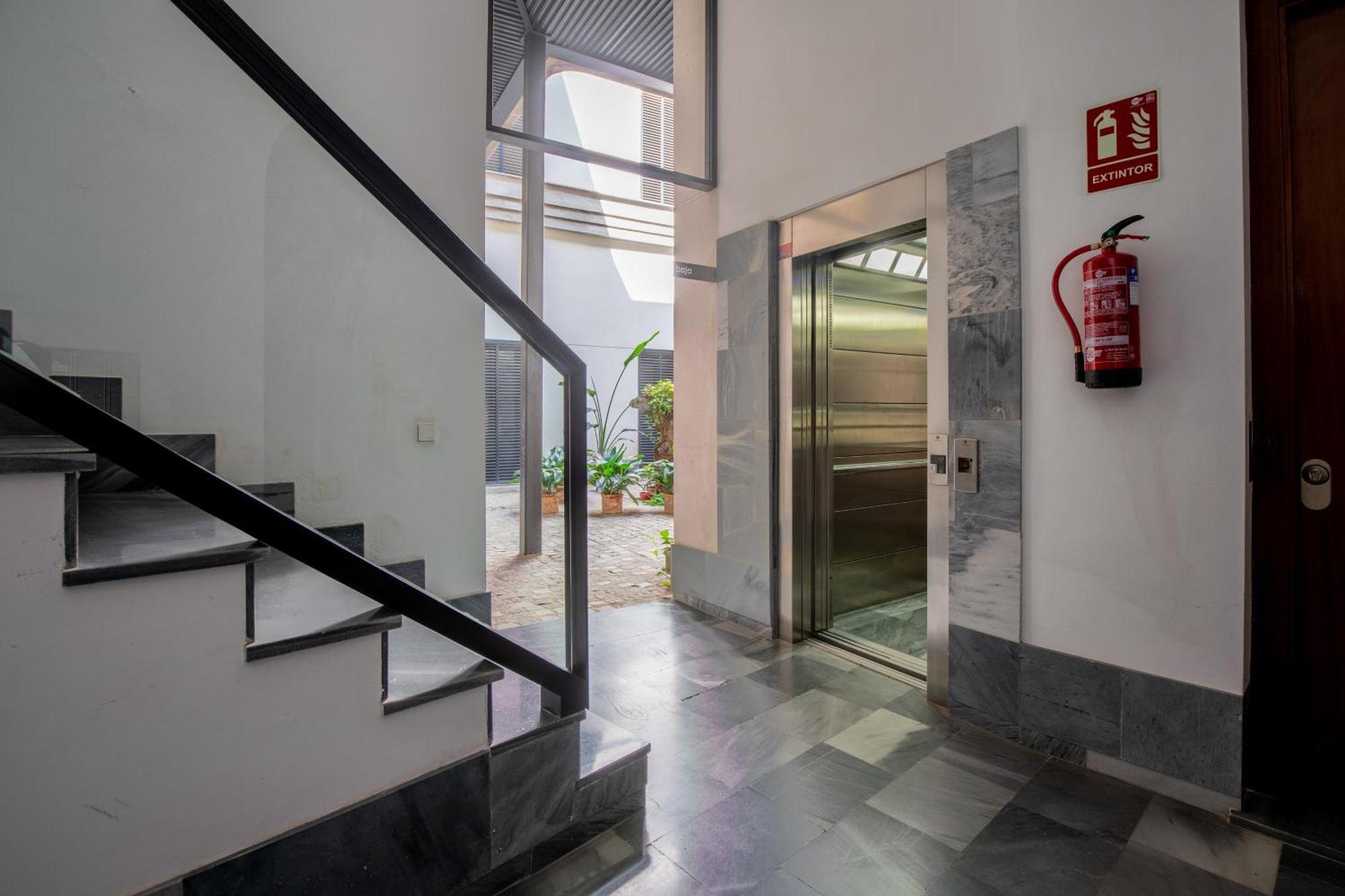 Ry Aparcamiento Incluido Junto A Catedral Ideal Parejas Sevilla Exteriör bild